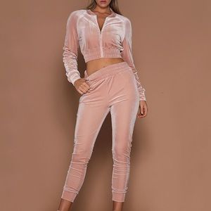 𝖵𝖾𝗅𝗈𝗎𝗋 𝗍𝗋𝖺𝖼𝗄𝗌𝗎𝗂𝗍 𝖢𝗋𝗈𝗉𝗉𝖾𝖽 set